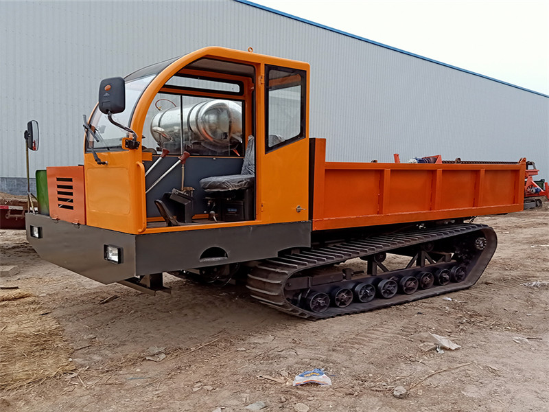 What are the working characteristics of small crawler transport vehicles