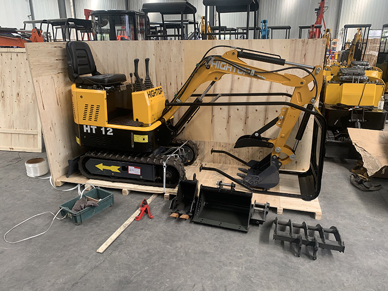 HT12 small excavator sent to the United States